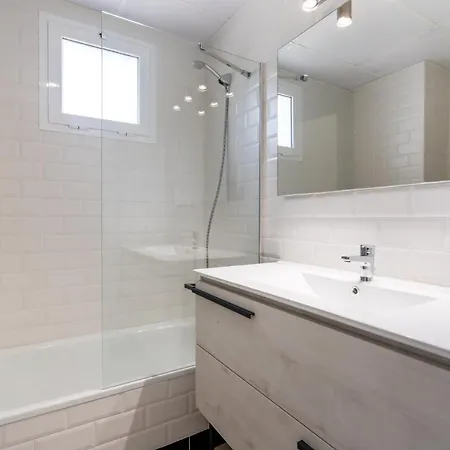 13 Modern For 6 Guest With Shared Pool In Andalucia مانيلفا