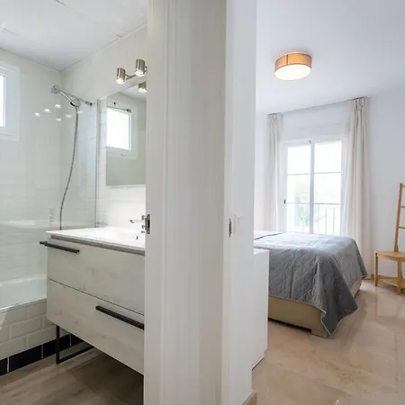 شقة 13 Modern For 6 Guest With Shared Pool In Andalucia مانيلفا